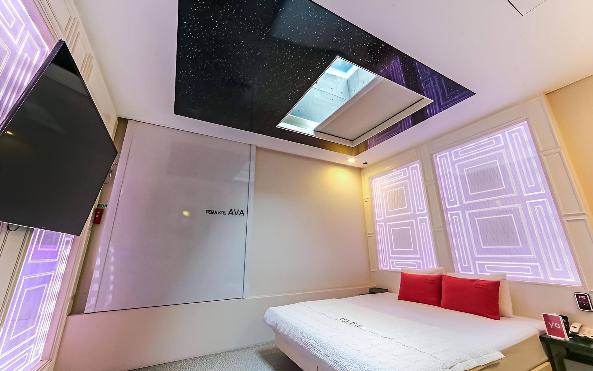 Room (Sky Room (Free use of Netflix)) - Photo 4