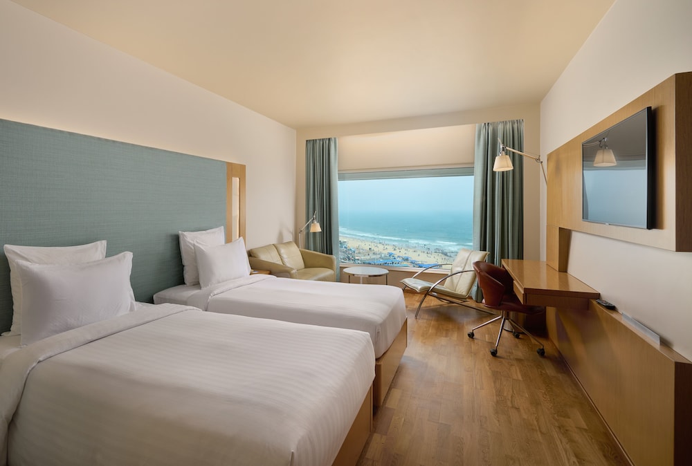 Premier Room, 2 Twin Beds - Photo 8