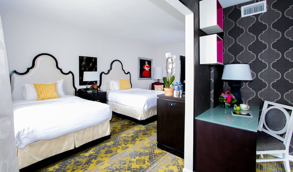 Standard Room, 2 Double Beds - Photo 5