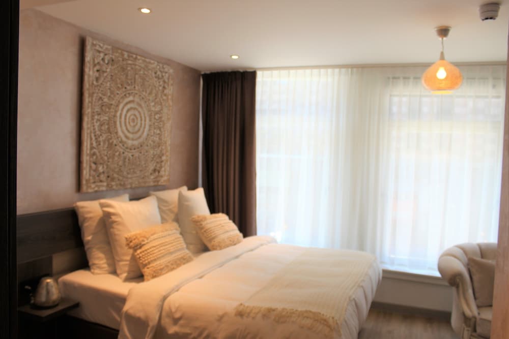 Premier Double Room, 1 King Bed photo 2