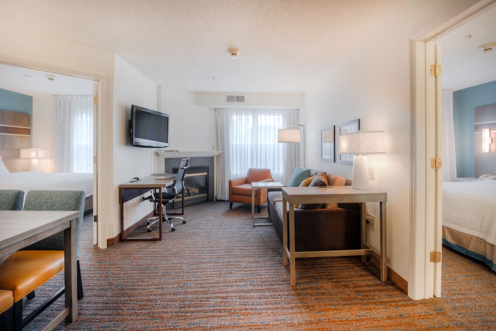 Suite, 2 Bedrooms - Photo 5