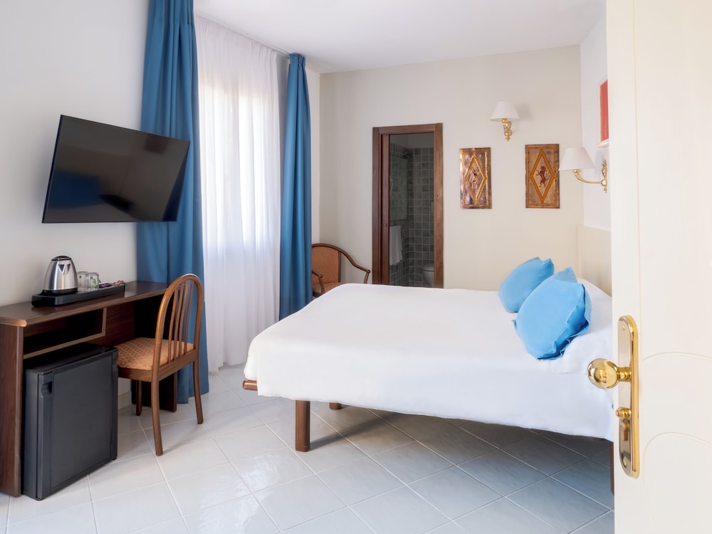 Standard Double Room - Photo 5