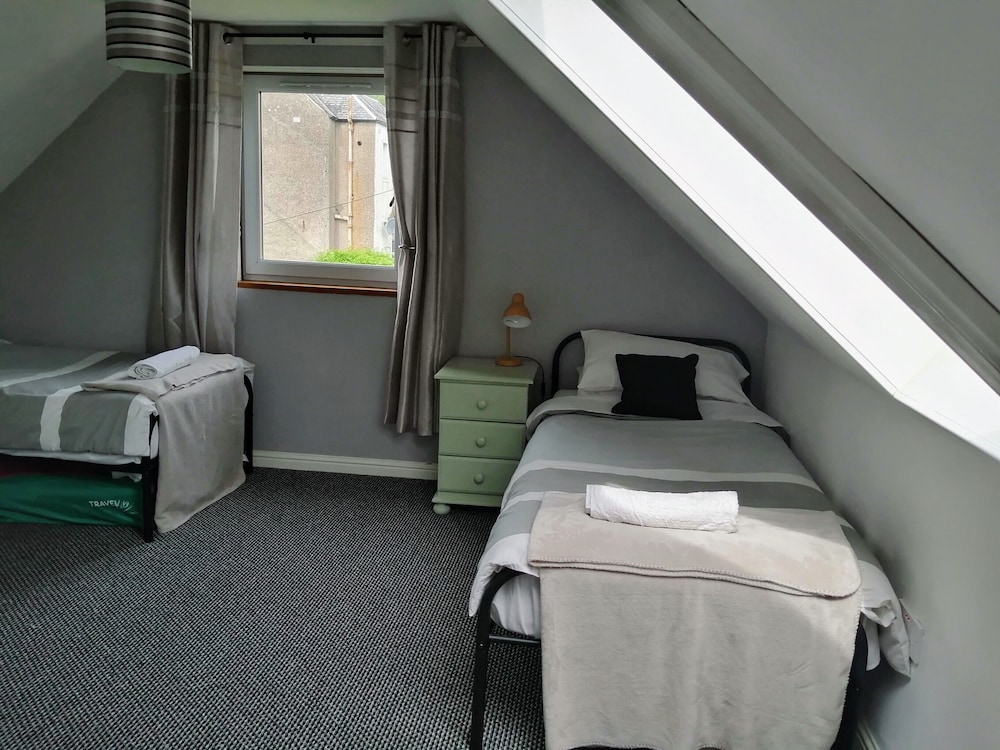 House, 2 Bedrooms photo 2