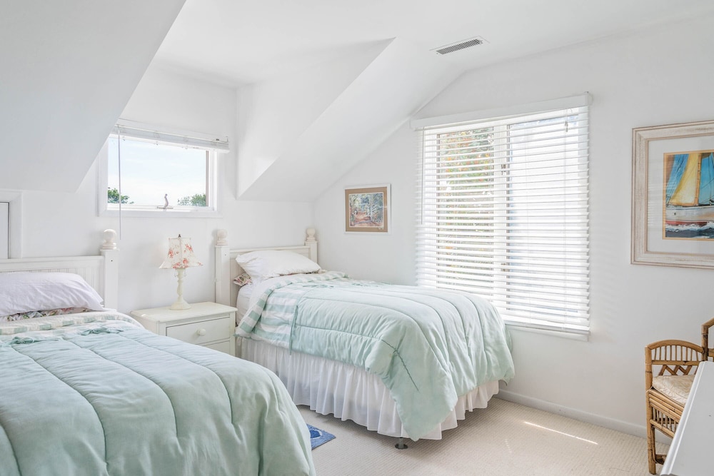 House, Multiple Beds, Patio (Bayfront to Beach Beauty) photo 1