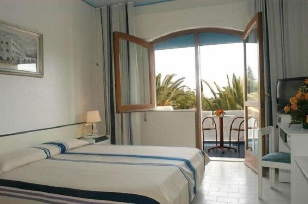 Basic Double or Twin Room photo 1
