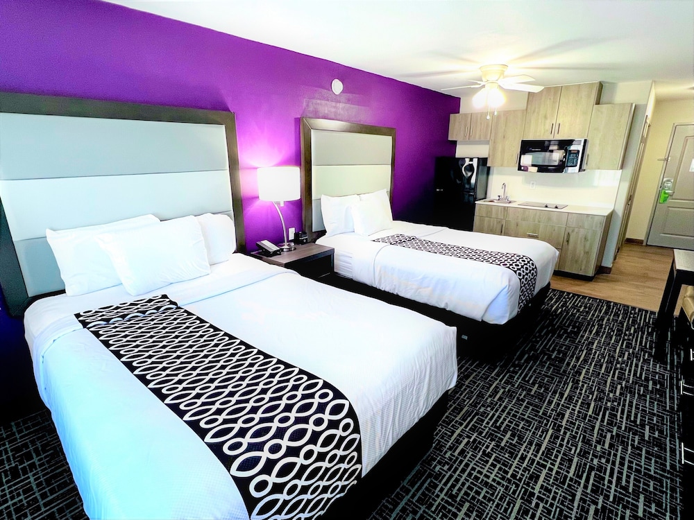Junior Suite, 2 Queen Beds, Non Smoking