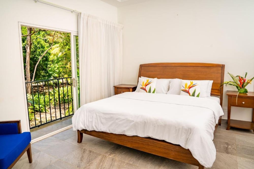 Deluxe House, Private Bathroom, Sea View (1B) photo 3