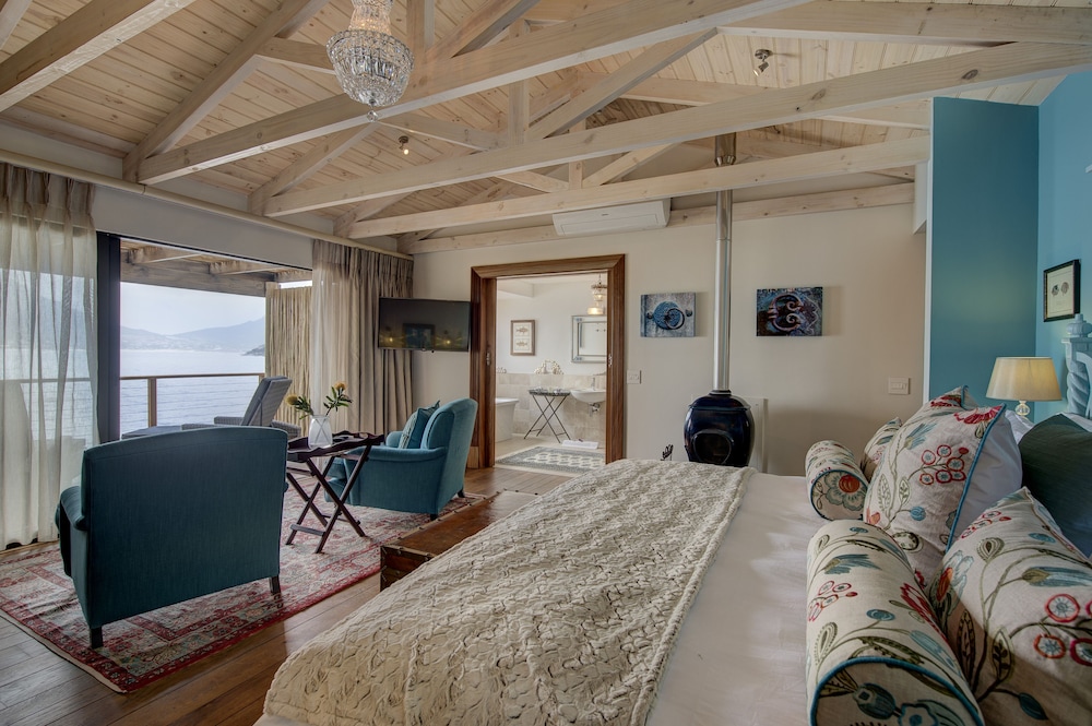 Luxury Island Suites photo 2