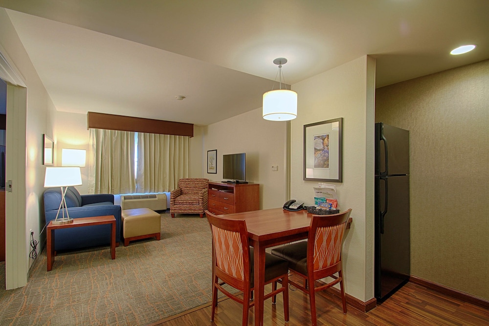 Suite, Accessible, Non Smoking (Mobility & Hearing) - Photo 5