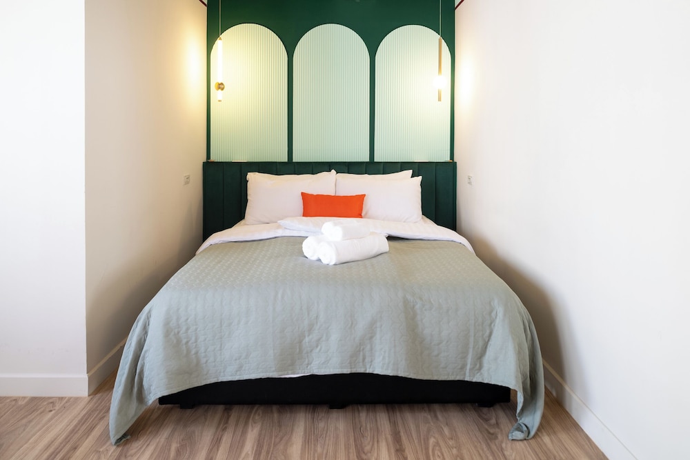 Deluxe Studio, 1 Bedroom, Kitchenette, Courtyard View photo 2