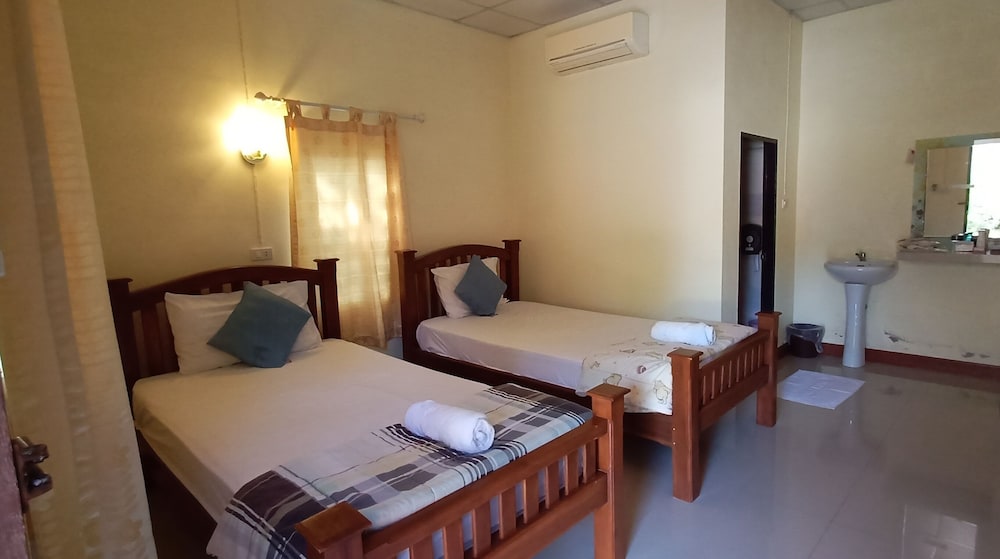 Deluxe Twin Room, 2 Twin Beds, Lanai, Resort View photo 3