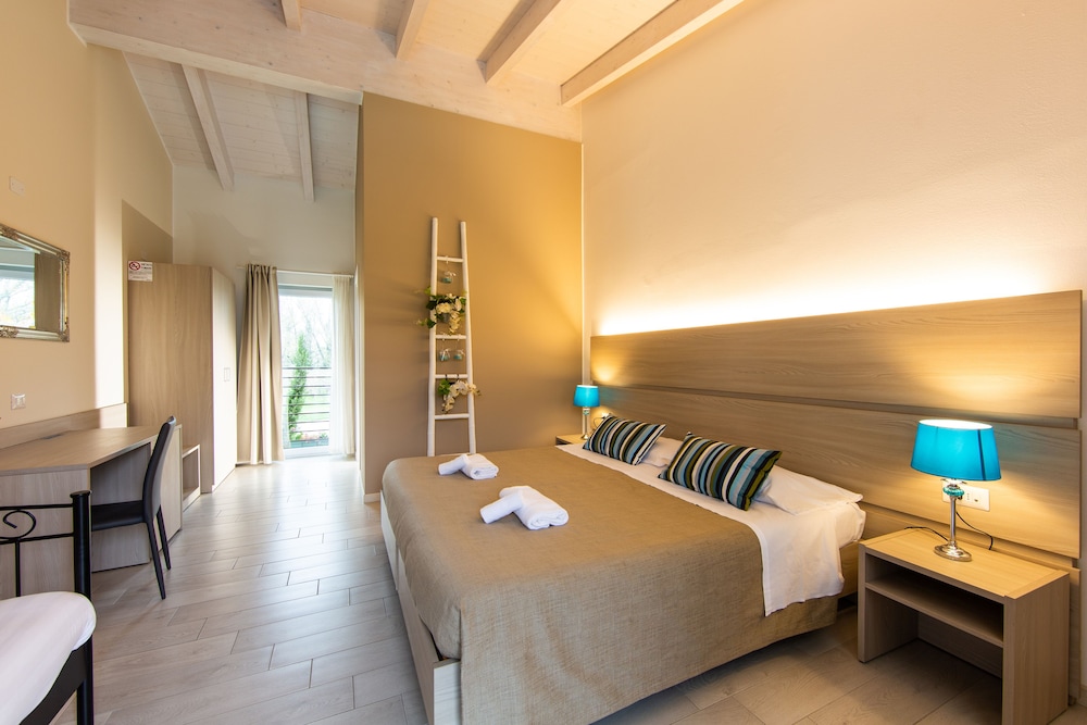 Superior Double Room, Pool View