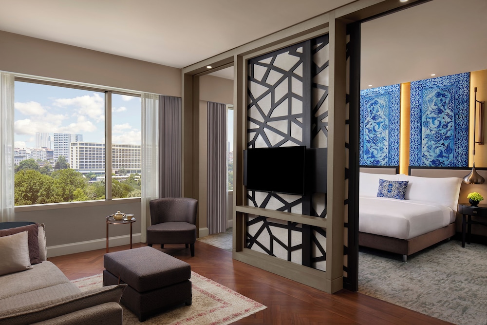 Club Suite, 1 Bedroom, Park View thumbnail 5