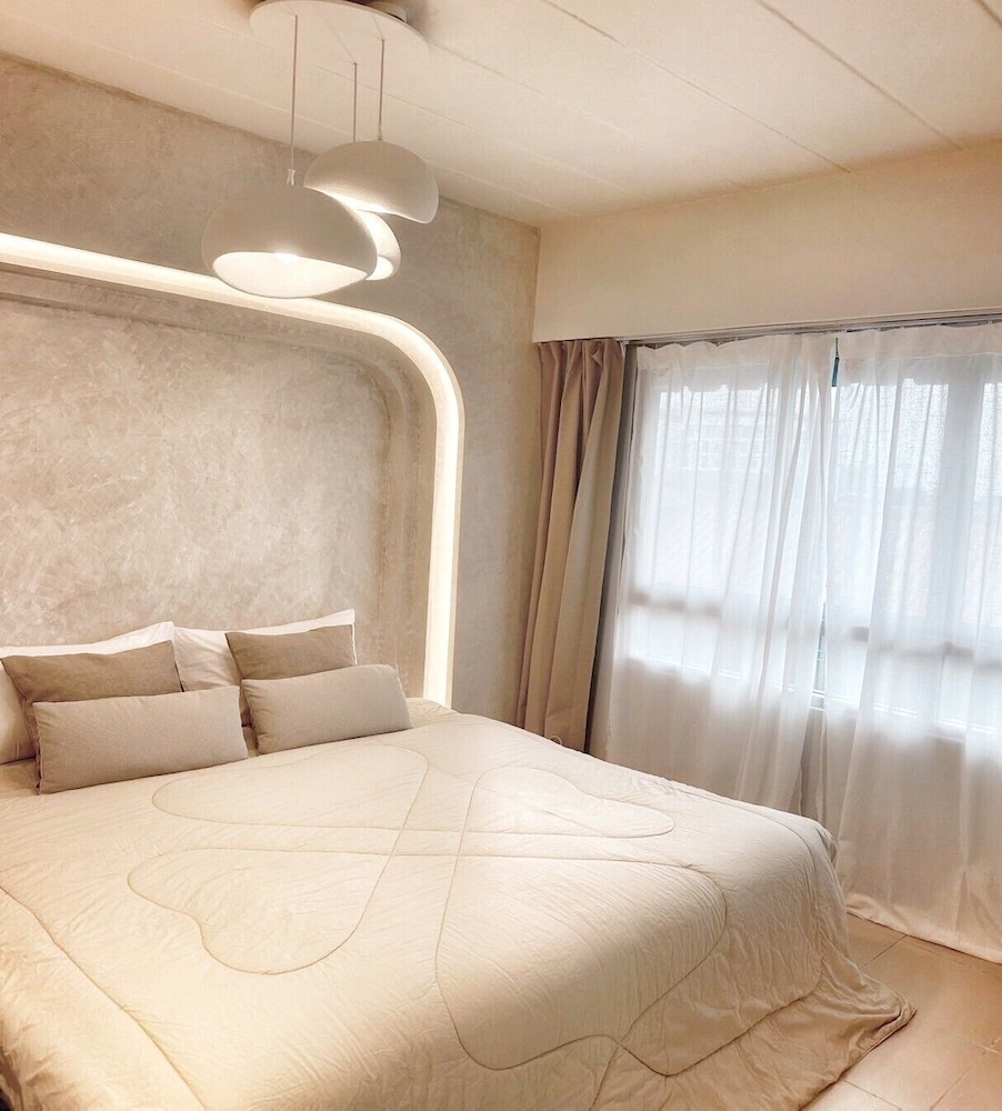 Double Room, 1 King Bed, Non Smoking, Private Bathroom photo 1