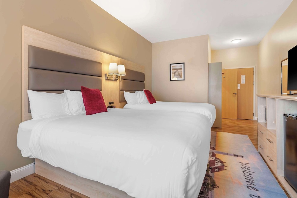 Standard Room, 2 Queen Beds, Non Smoking - Photo 7