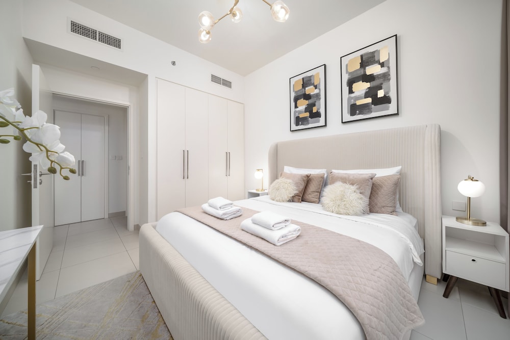 Luxury Apartment, 1 Bedroom, Balcony, City View photo 3