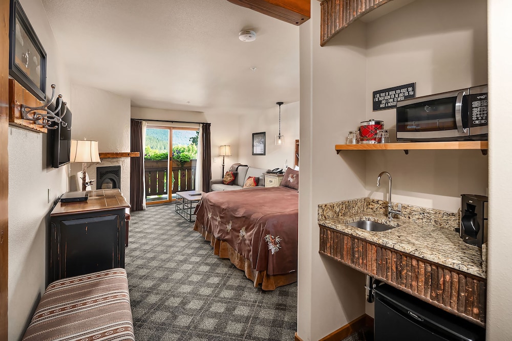 Superior Room, Balcony (Fireplace & Village View) photo 3