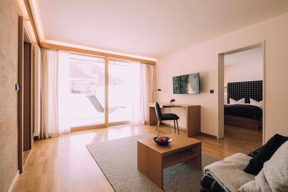 Suite, Balcony, Mountain View