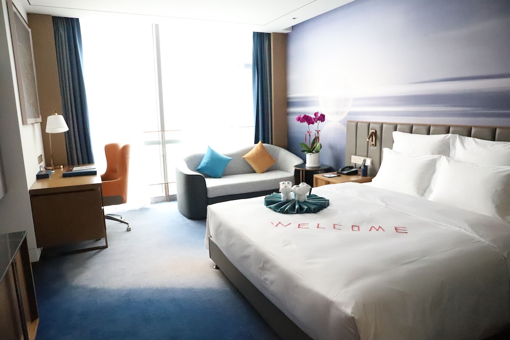 Superior Room, 1 King Bed photo 3