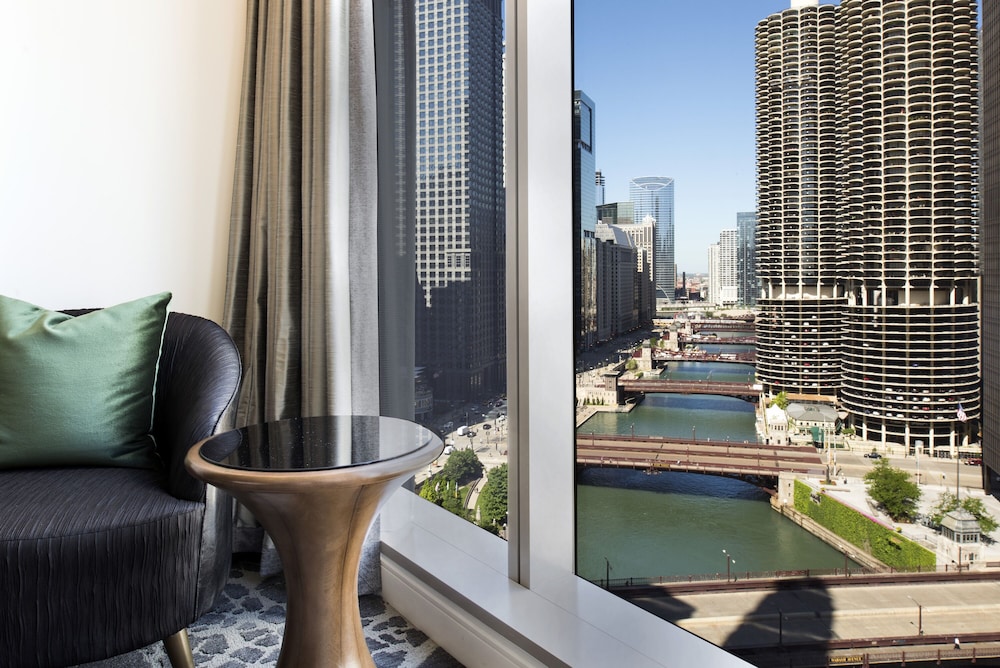 Room, 1 King Bed, River View