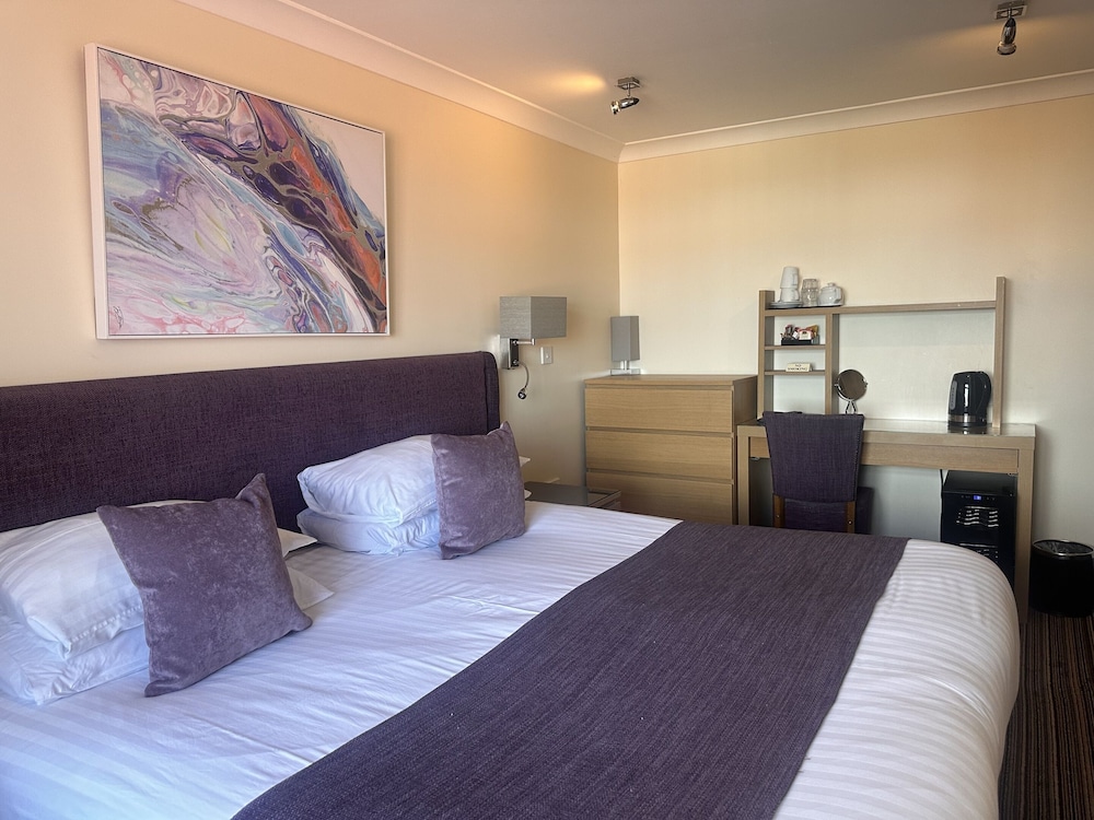Double or Twin Room, Ensuite - Photo 6