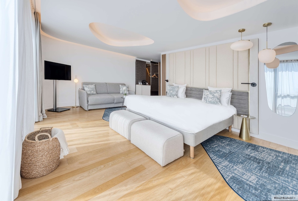 Junior Suite, 1 King Bed - Photo 1