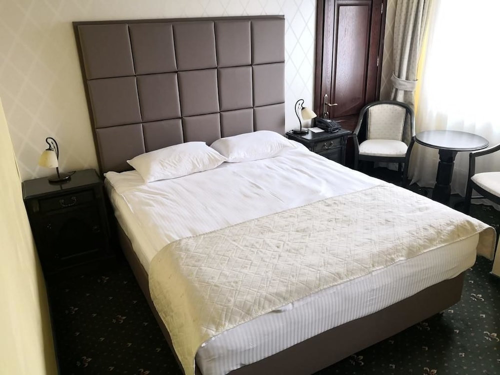 Standard Room, 1 Queen Bed photo 1