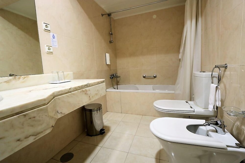 Suite Standard (Twin Beds) - Photo 4