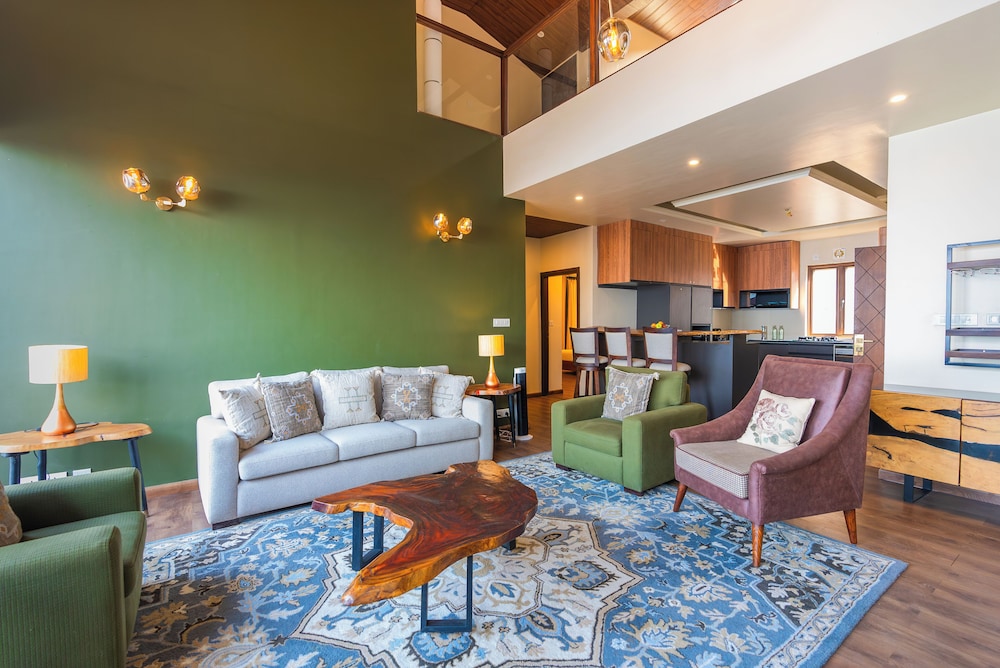 Executive Penthouse with Attic