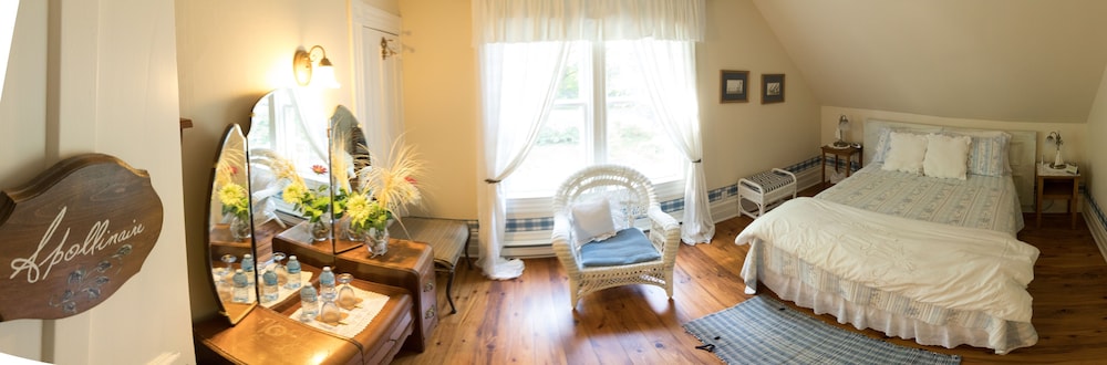 Classic Quadruple Room, Shared Bathroom (Apollinaire) photo 2