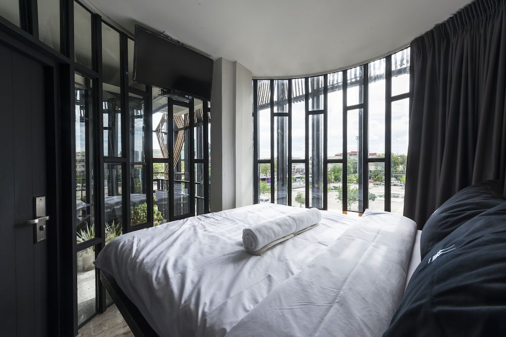 Economy Cabin, 1 Queen Bed, Private Bathroom, City View photo 1