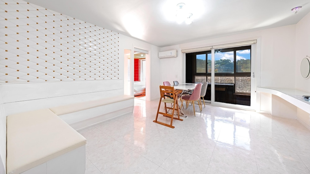 Basic Room, 2 Bedrooms (Kids302)