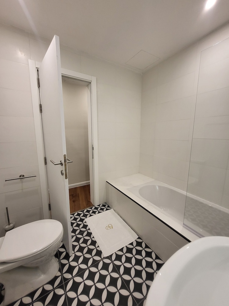 Double or Twin Room, Non Smoking, Partial Sea View - Photo 2