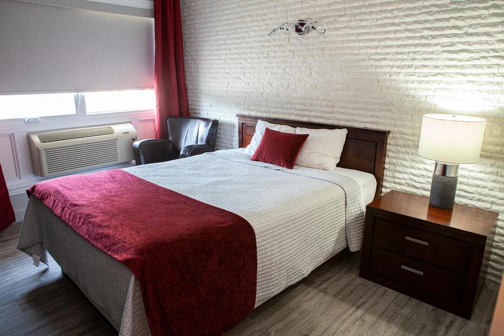 Standard Room, 1 Queen Bed photo 3