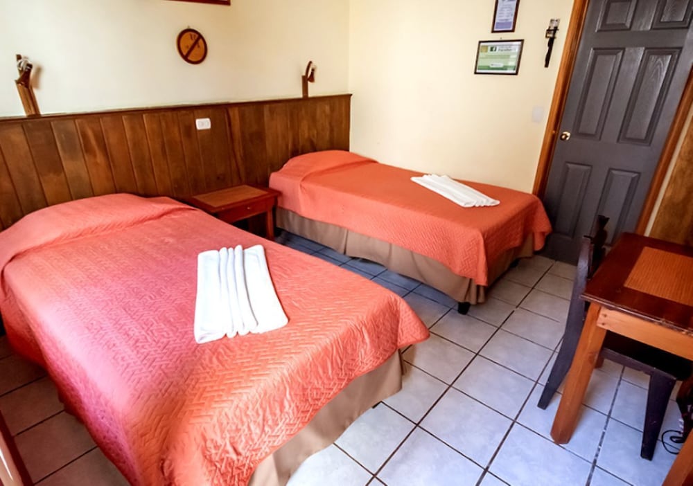 Standard Room, 2 Twin Beds photo 1