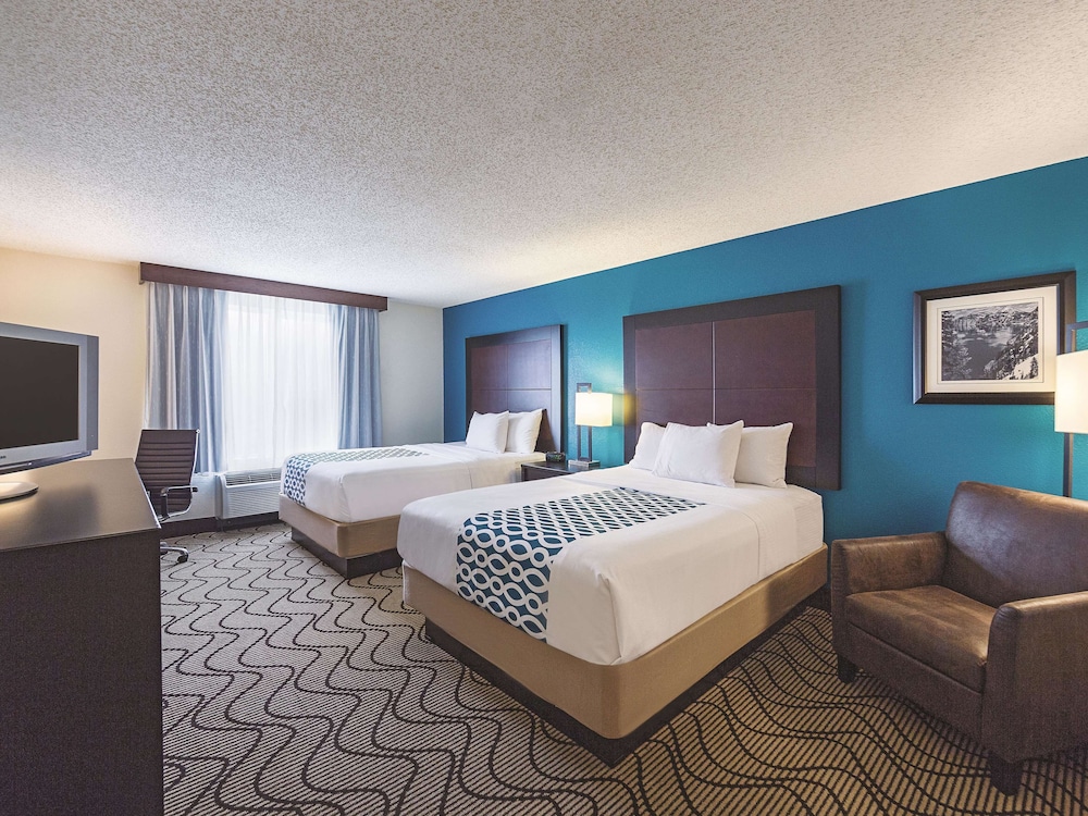 Room, 2 Queen Beds, Non Smoking - Photo 1