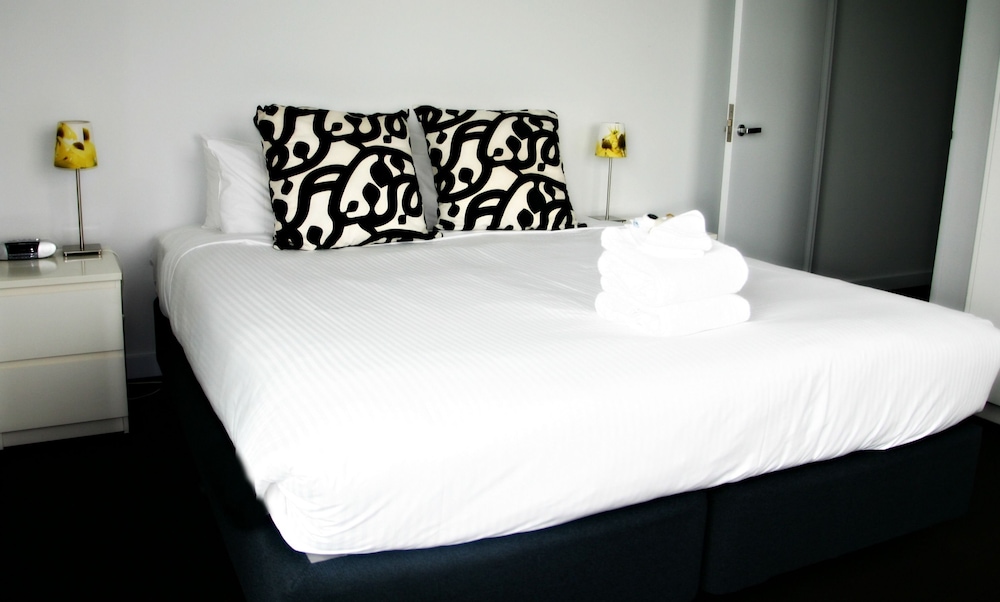 One Bedroom Apartment - Marina View