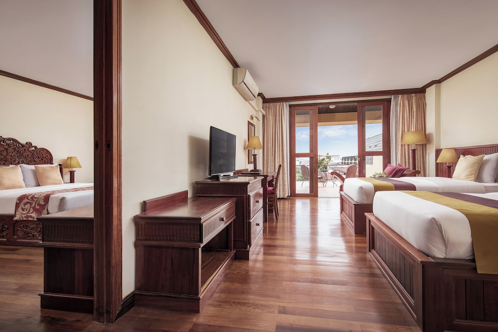 Premier Deluxe Twin Room - Pool View
