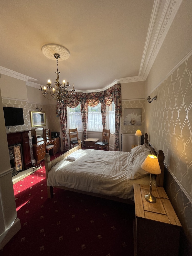 Double Room, Ensuite - Photo 2