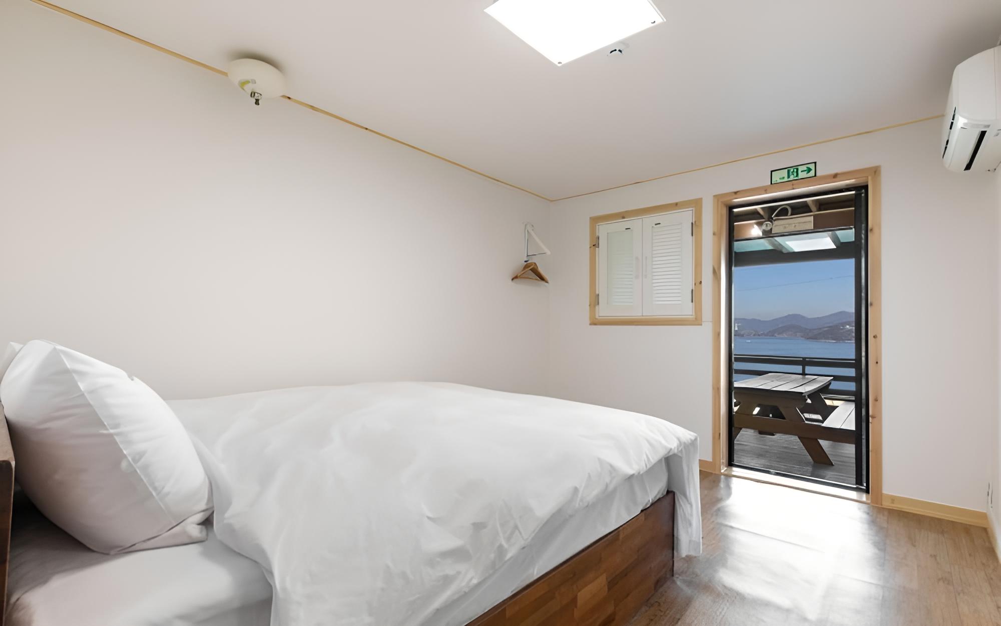 Room (Room 201) - Photo 4
