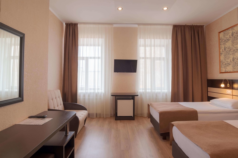 Comfort Double or Twin Room, 1 Bedroom, Bathtub, City View photo 2