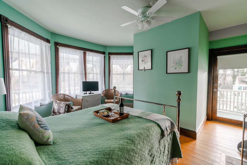 Premium Room, 1 Queen Bed photo 1