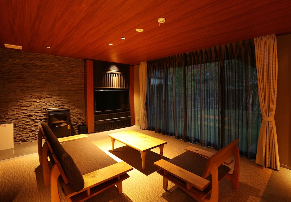 Family Quadruple Room, Non Smoking, Mountain View photo 1