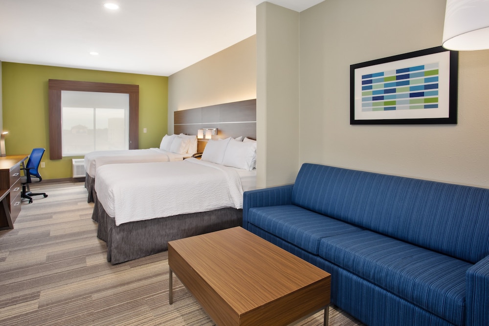 Suite, 2 Queen Beds - Photo 1