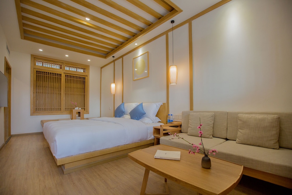 Standard Room, 1 Queen Bed