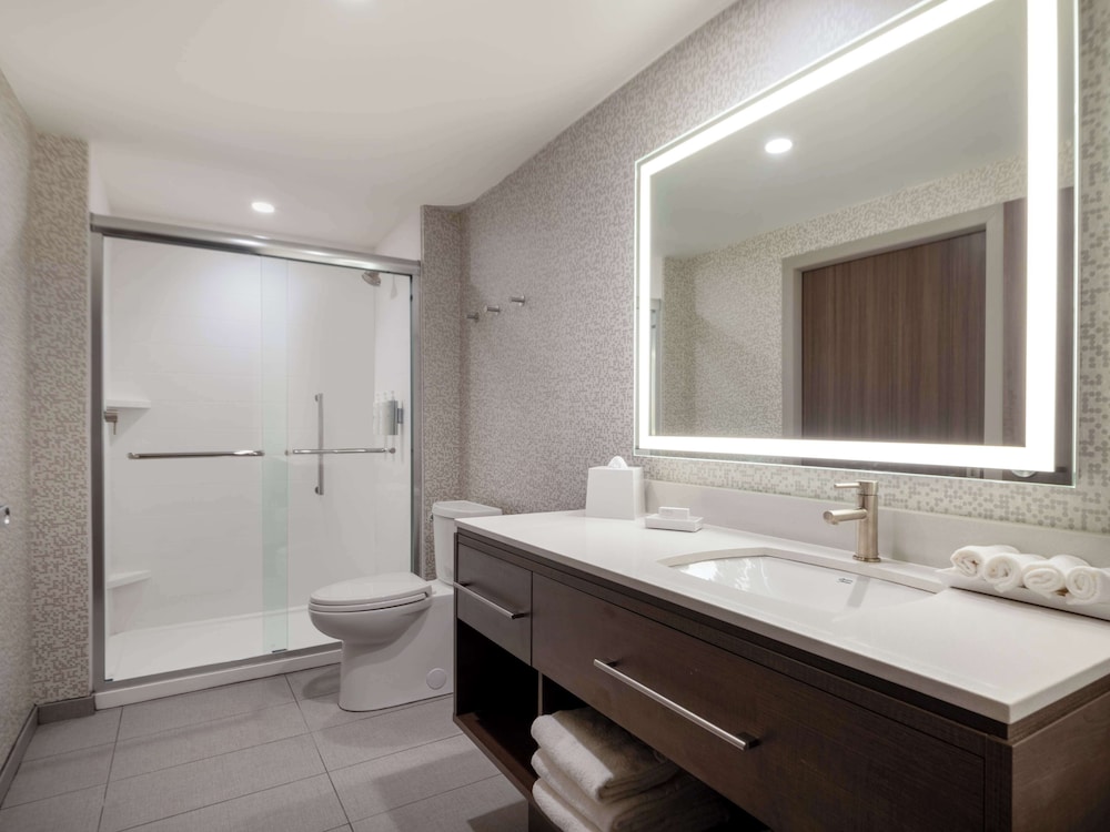 Suite, 1 King Bed, Accessible (Hearing) - Photo 6