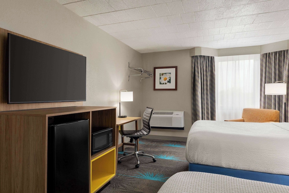 Deluxe Room, 2 Queen Beds, Non Smoking - Photo 3