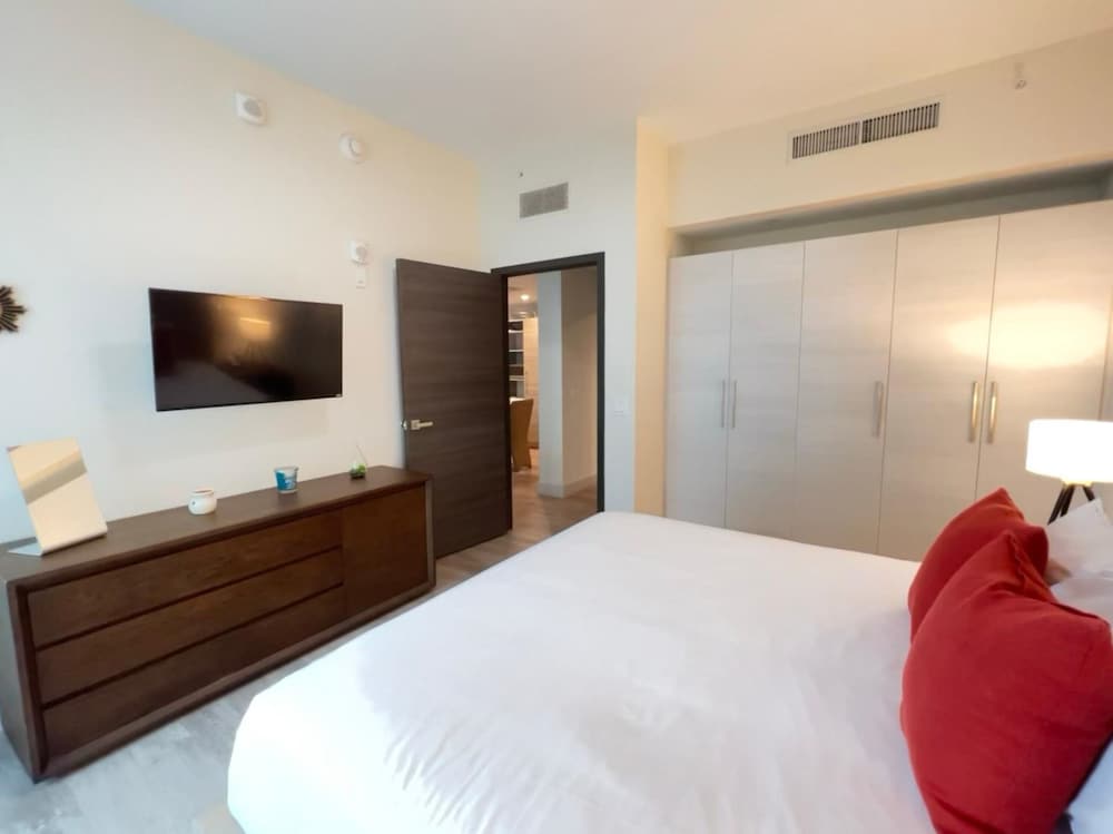 Comfort Room, 1 Bedroom, Balcony, Partial Ocean View photo 3