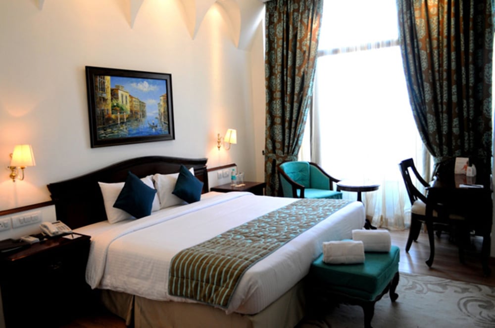 Deluxe Room, 1 King Bed, City View (Deluxe Double) - Photo 4