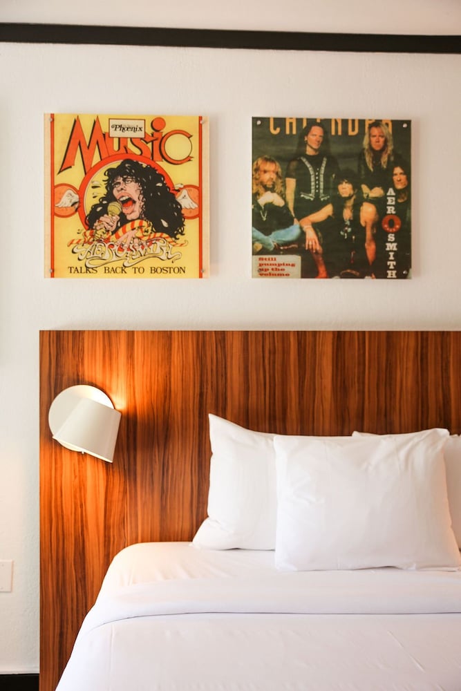 Deluxe Room, 1 King Bed, Balcony (Amplified)